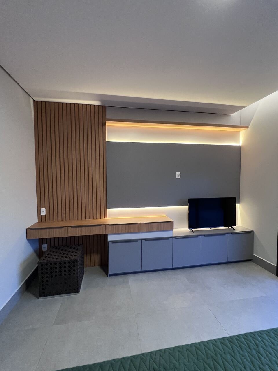 Quarto Rack TV